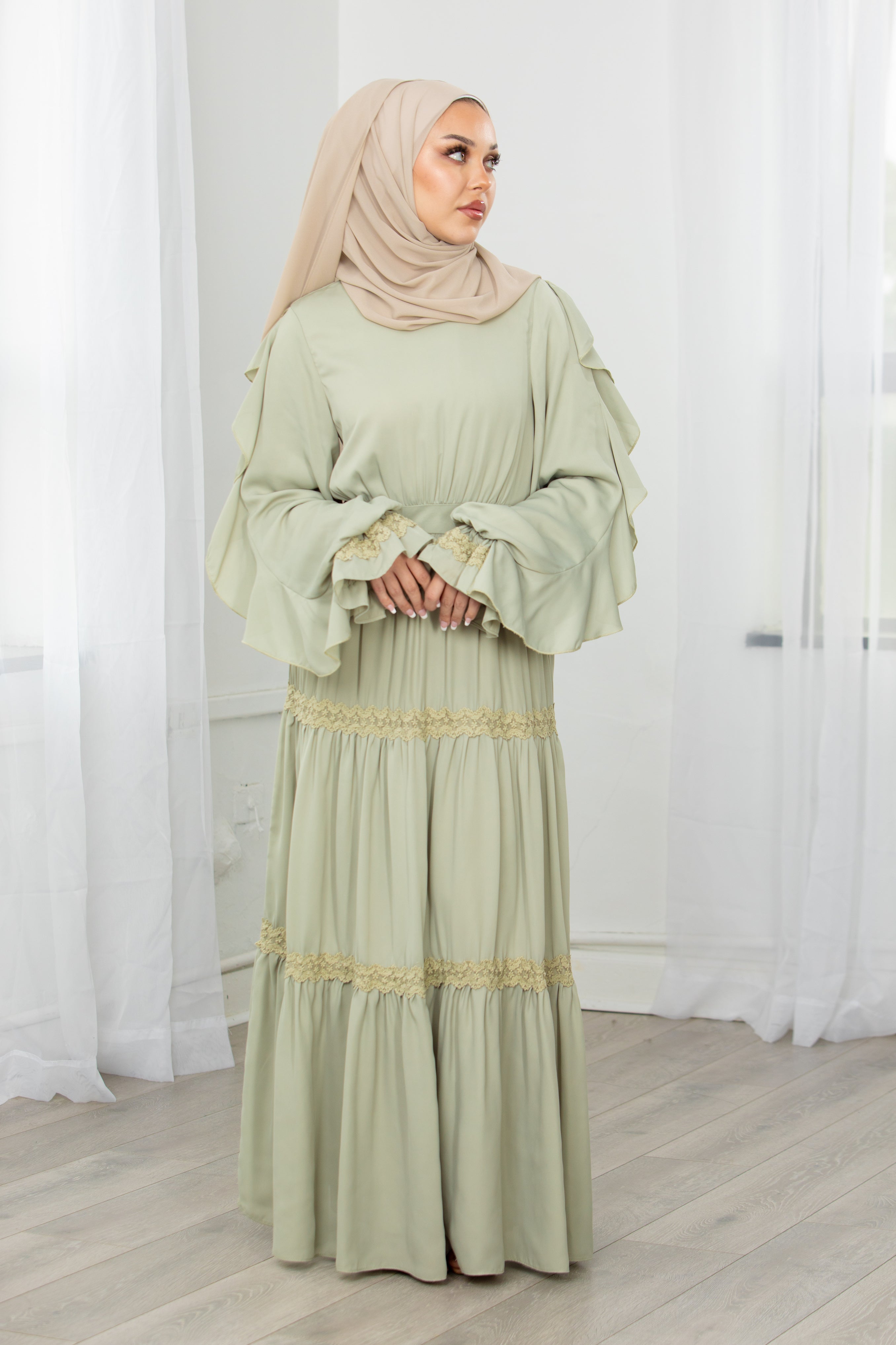 Hanin Flowy Lace Maxi - Sage