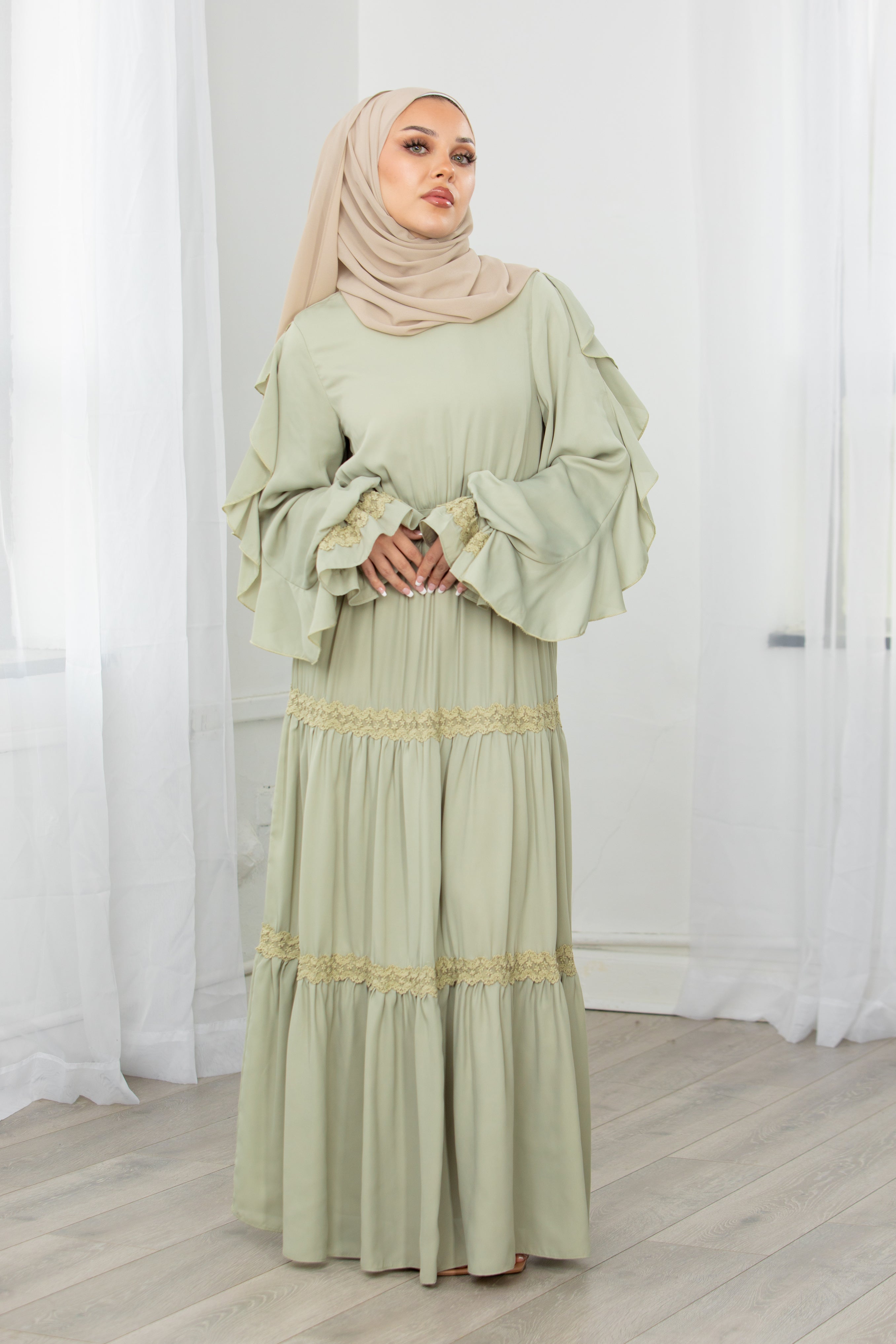 Hanin Flowy Lace Maxi - Sage