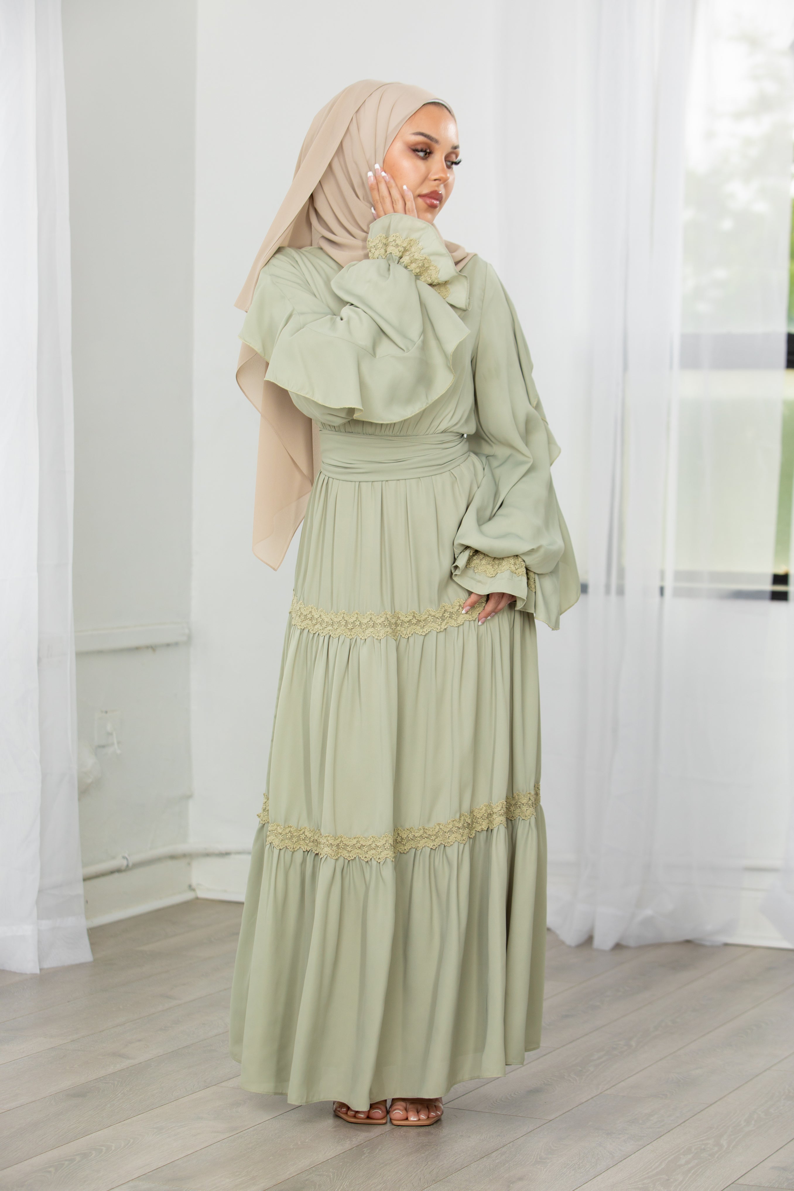 Hanin Flowy Lace Maxi - Sage