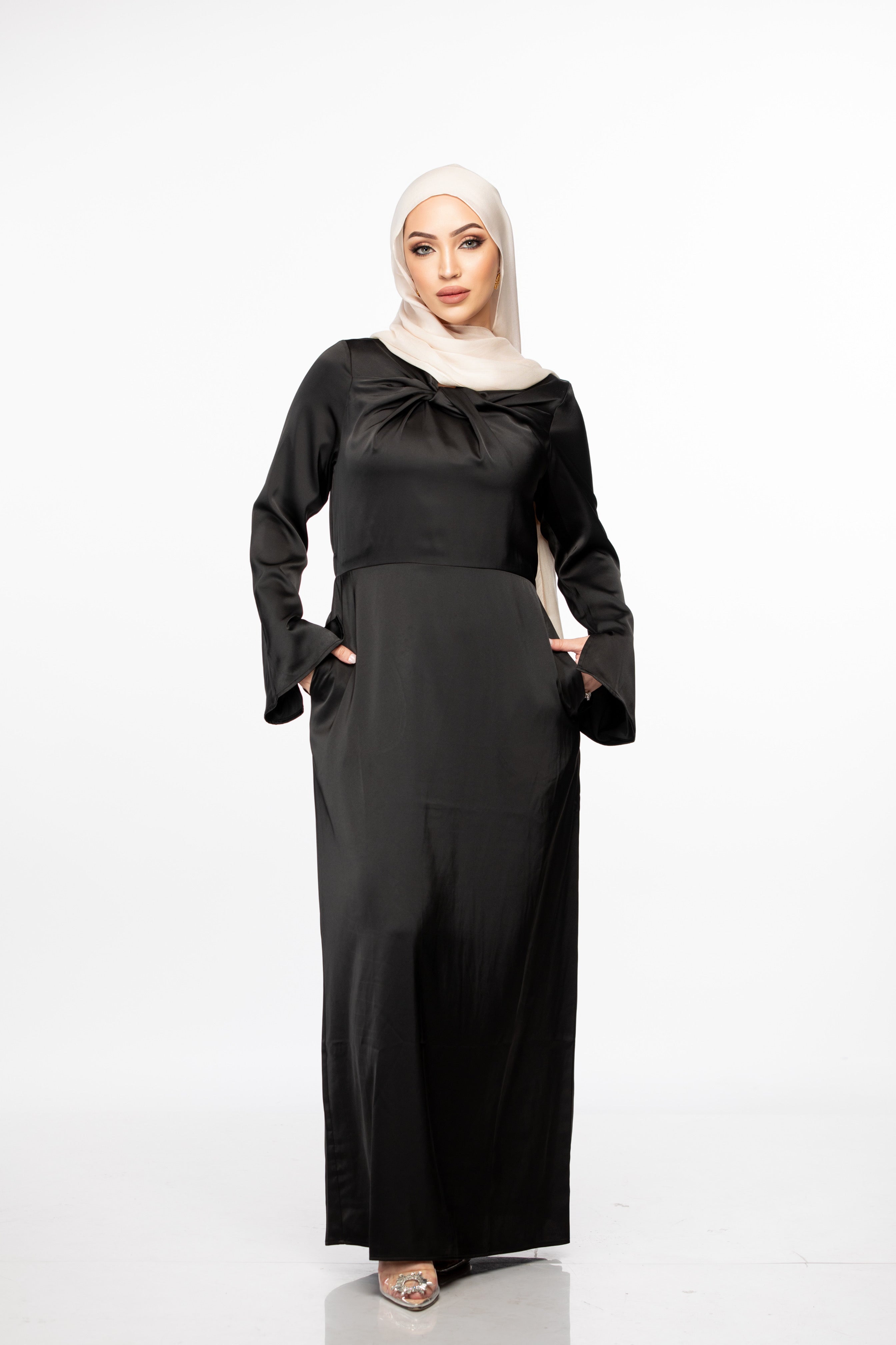 Yara Twist Maxi dress - Black