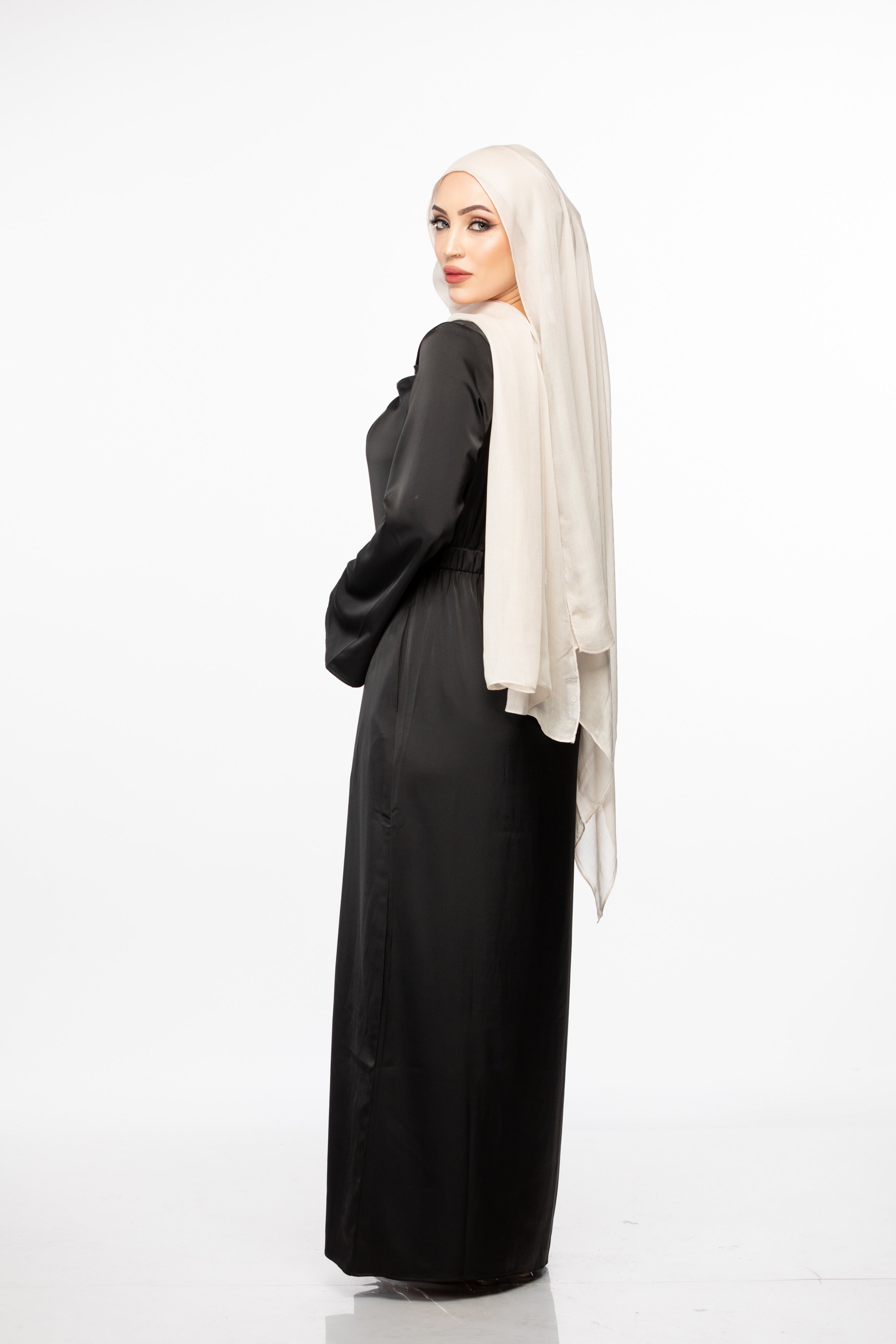 Yara Twist Maxi dress - Black